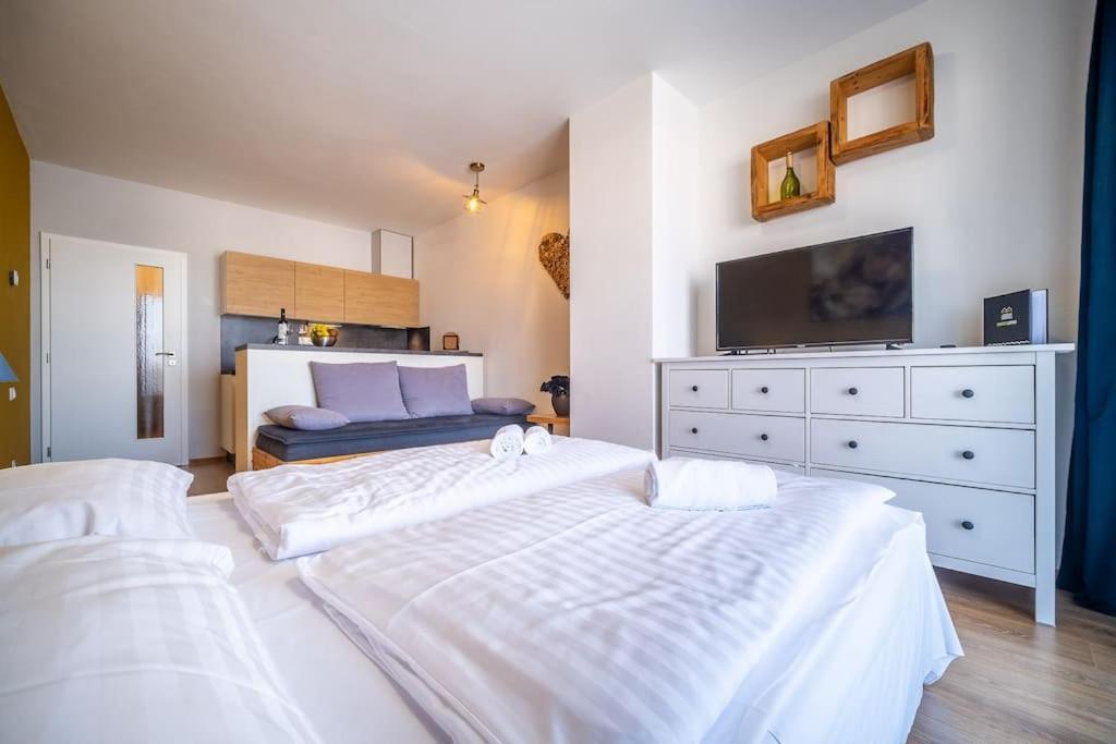 Private Cozy And Quiet Apartment 伏尔塔瓦河畔利普诺 外观 照片